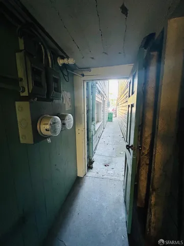 an empty room with a empty space and window