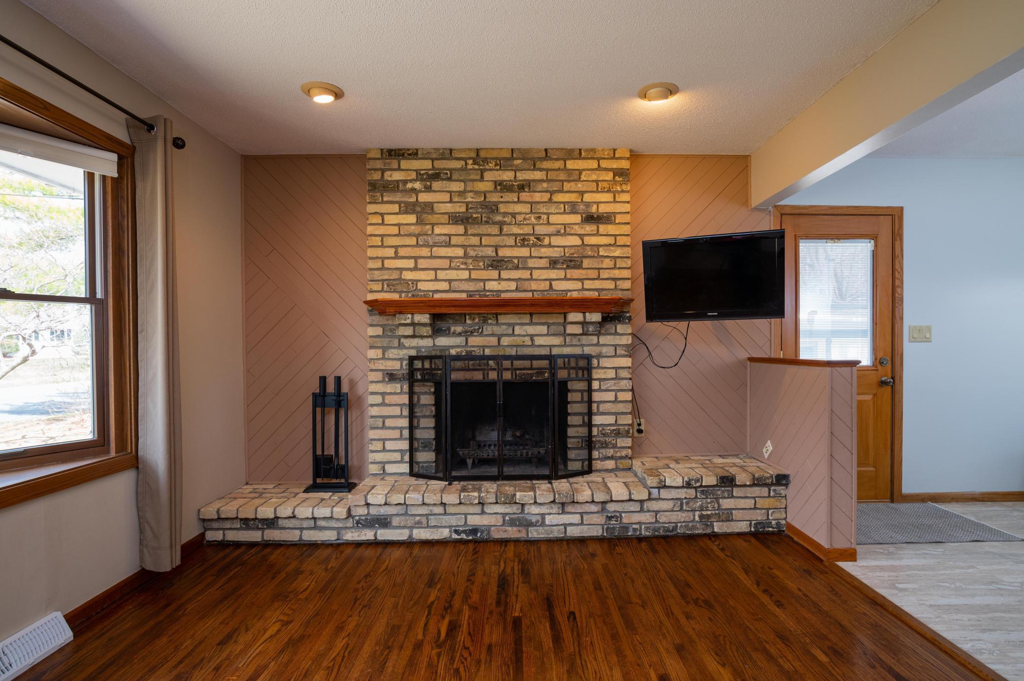 8549 Poplar Bridge Road Bloomington, MN 55437 - Photo 4 of 23