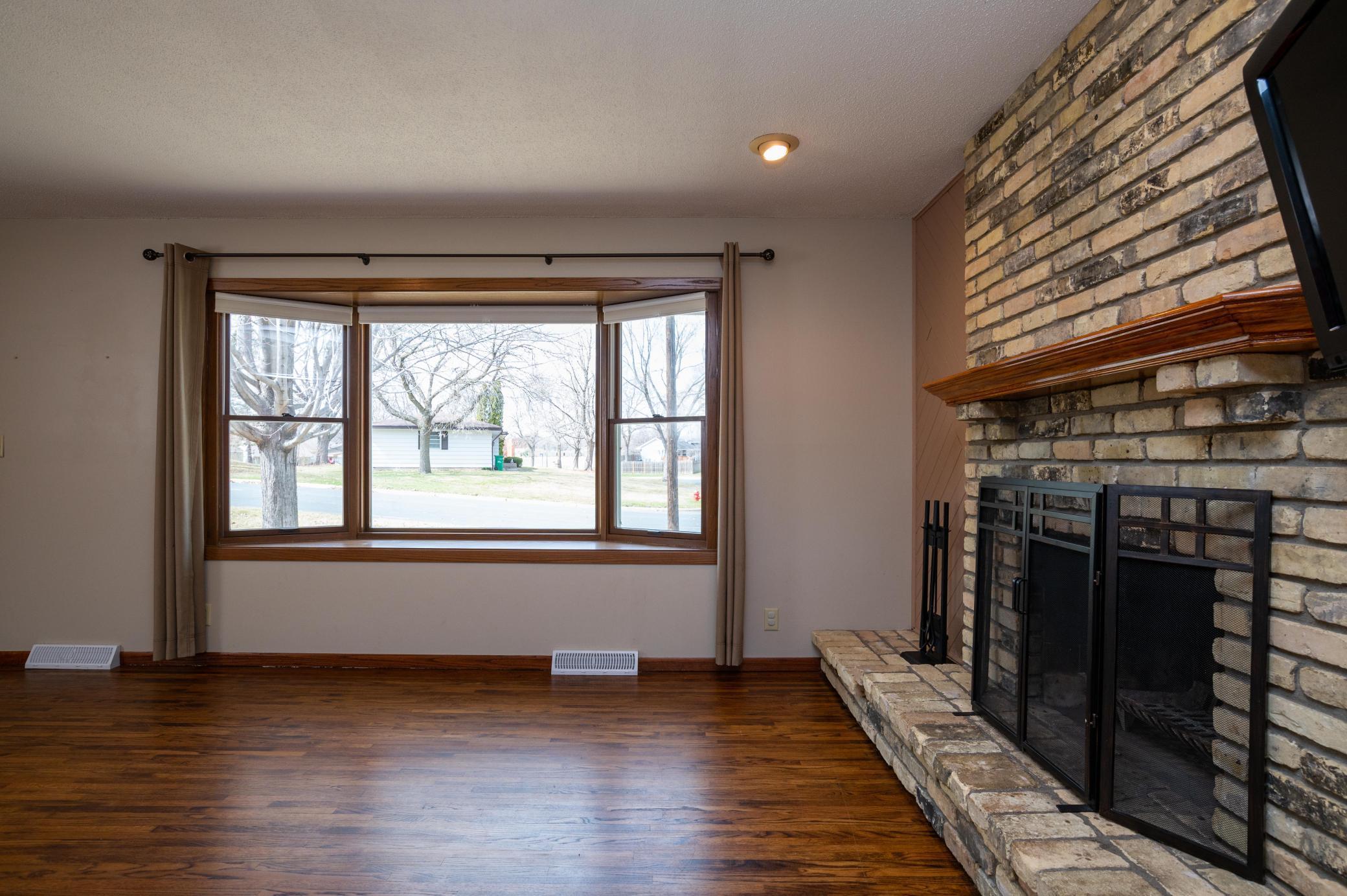 8549 Poplar Bridge Road Bloomington, MN 55437 - Photo 5 of 23