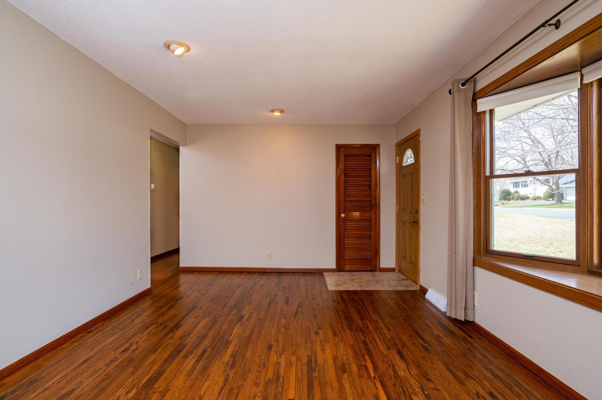8549 Poplar Bridge Road Bloomington, MN 55437 - Photo 6 of 23