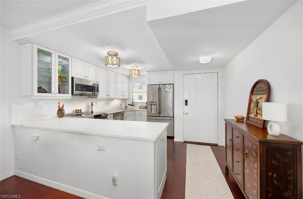 49 High Point Circle South, Unit 208 Naples, FL 34103 - Photo 6 of 22