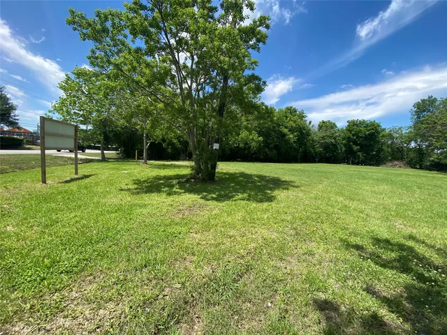 a view of an outdoor space and a yard