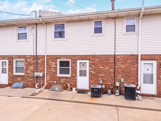 $135,000 | 105 East Lincoln Street, Unit K, Normal, IL 61761