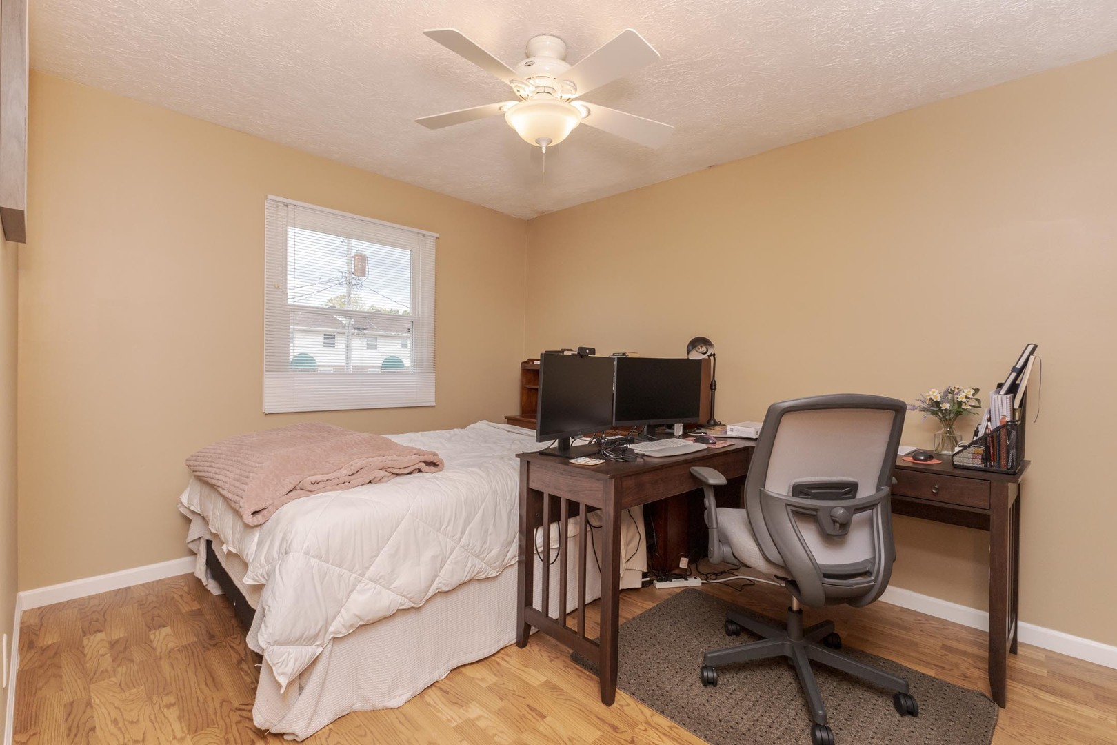 105 East Lincoln Street, Unit K Normal, IL 61761 - Photo 16 of 35 a bedroom with a workspace