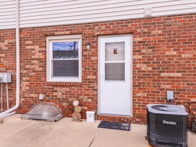 $135,000 | 105 East Lincoln Street, Unit K, Normal, IL 61761