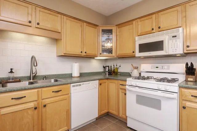 $135,000 | 105 East Lincoln Street, Unit K, Normal, IL 61761