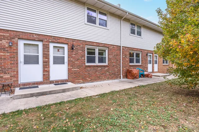 $135,000 | 105 East Lincoln Street, Unit K, Normal, IL 61761