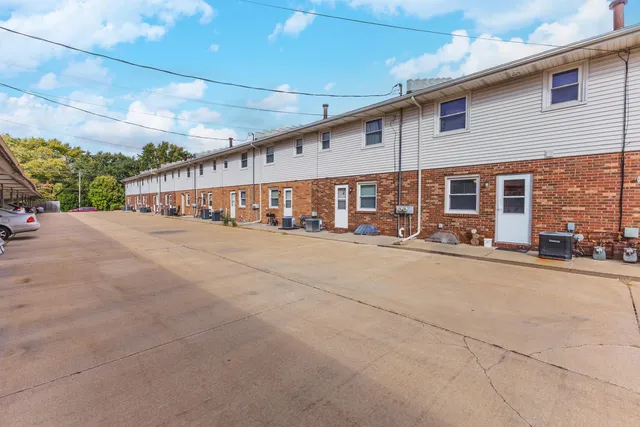 $135,000 | 105 East Lincoln Street, Unit K, Normal, IL 61761