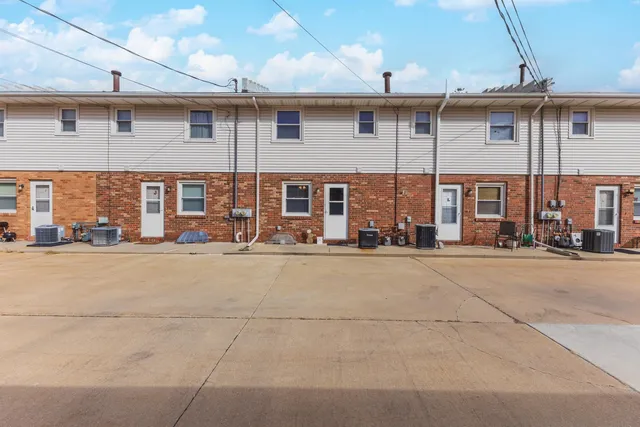 $135,000 | 105 East Lincoln Street, Unit K, Normal, IL 61761