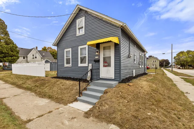 $184,900 | 1143 South 23rd Street, Manitowoc, WI 54220