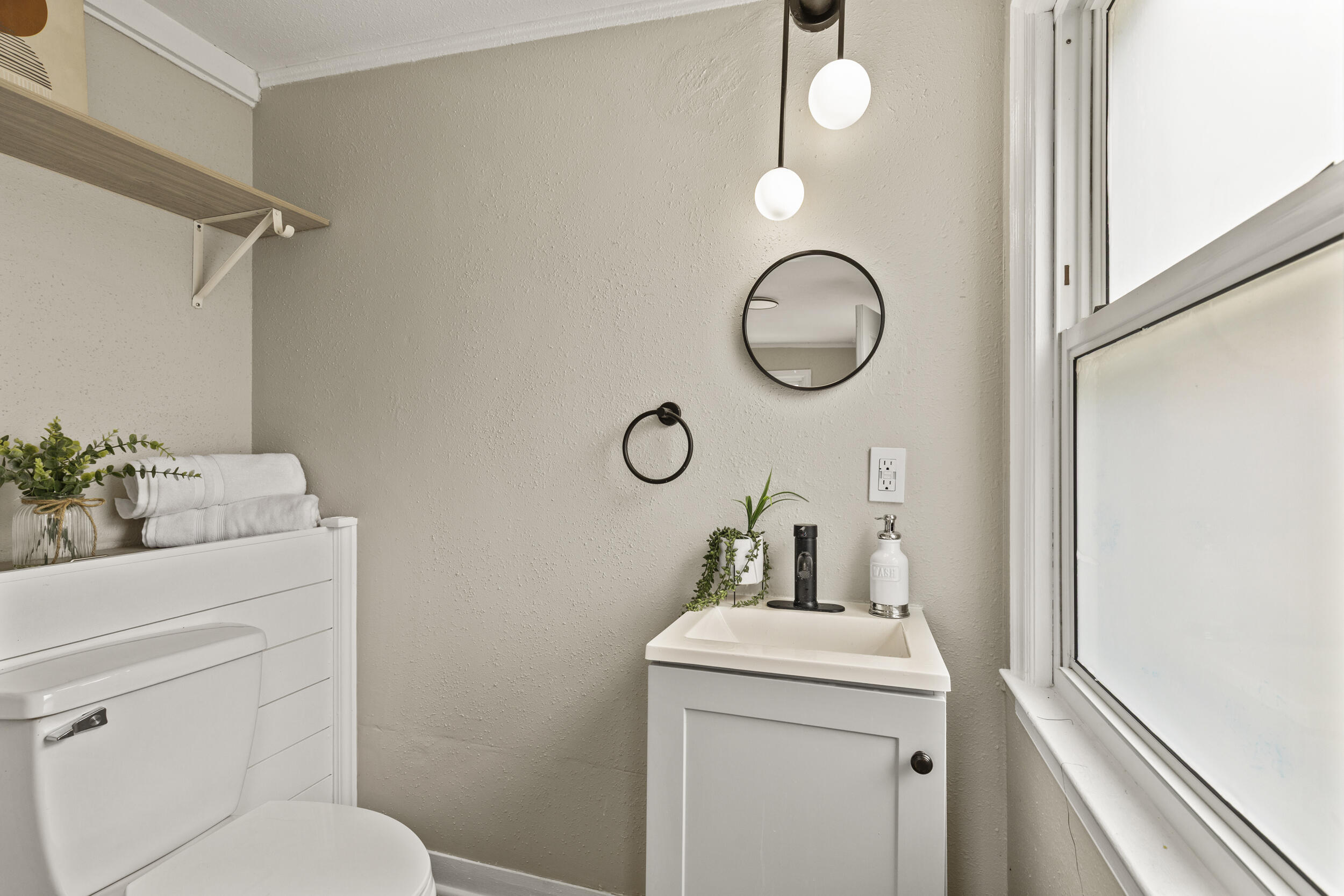 1143 South 23rd Street Manitowoc, WI 54220 - Photo 12 of 28 Cute half bath.