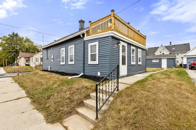 $179,900 | 1143 South 23rd Street, Manitowoc, WI 54220