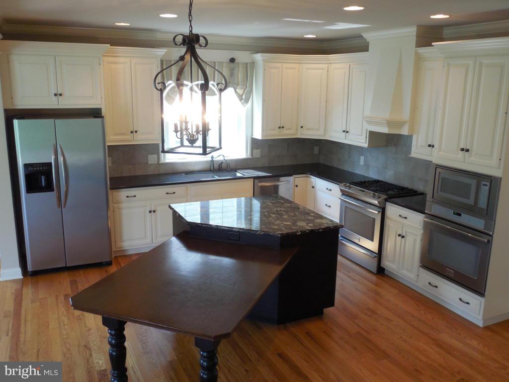 324 Spurrier Drive Lititz, PA 17543 - Photo 3 of 19