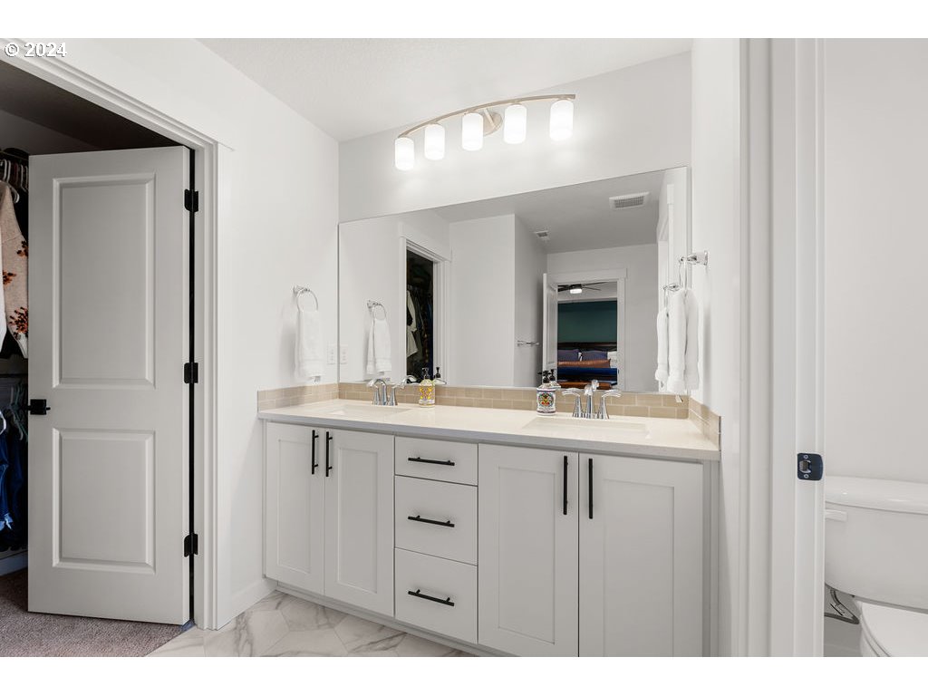 940 South Sevier Road Ridgefield, WA 98642 - Photo 15 of 21 a bathroom with a sink and a mirror