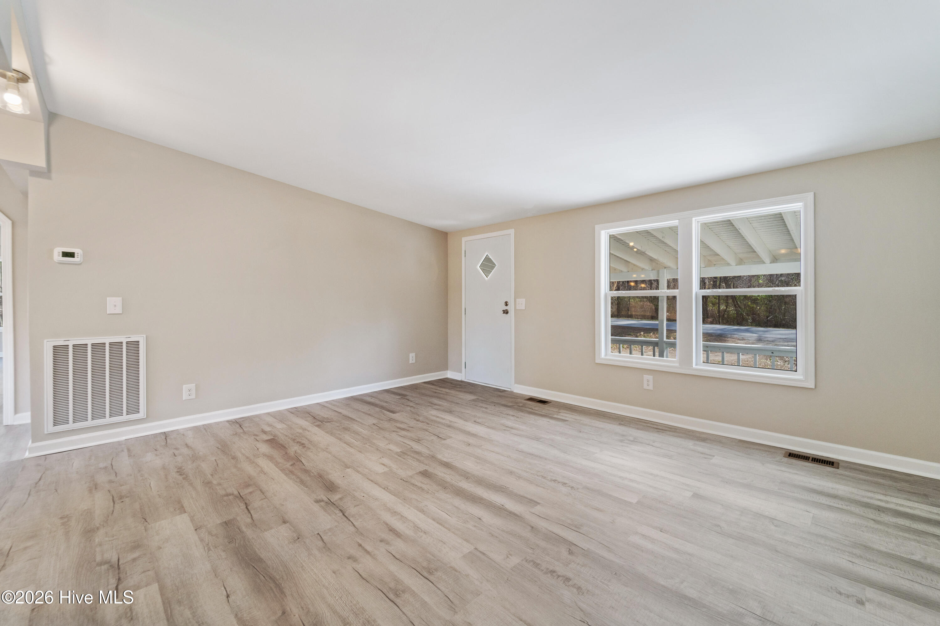 529 Hubert Boulevard Hubert, NC 28539 - Photo 5 of 31 DSC06115