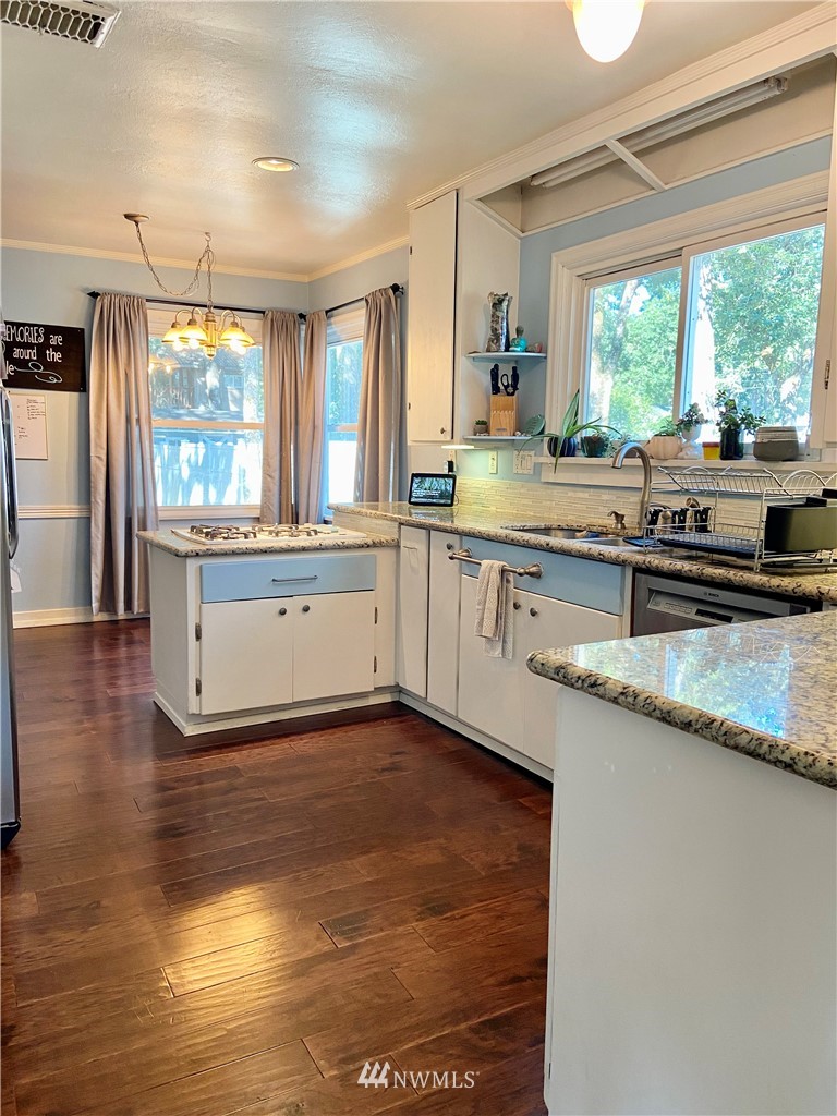10010 Meadow Road Southwest Lakewood, WA 98499 - Photo 8 of 19