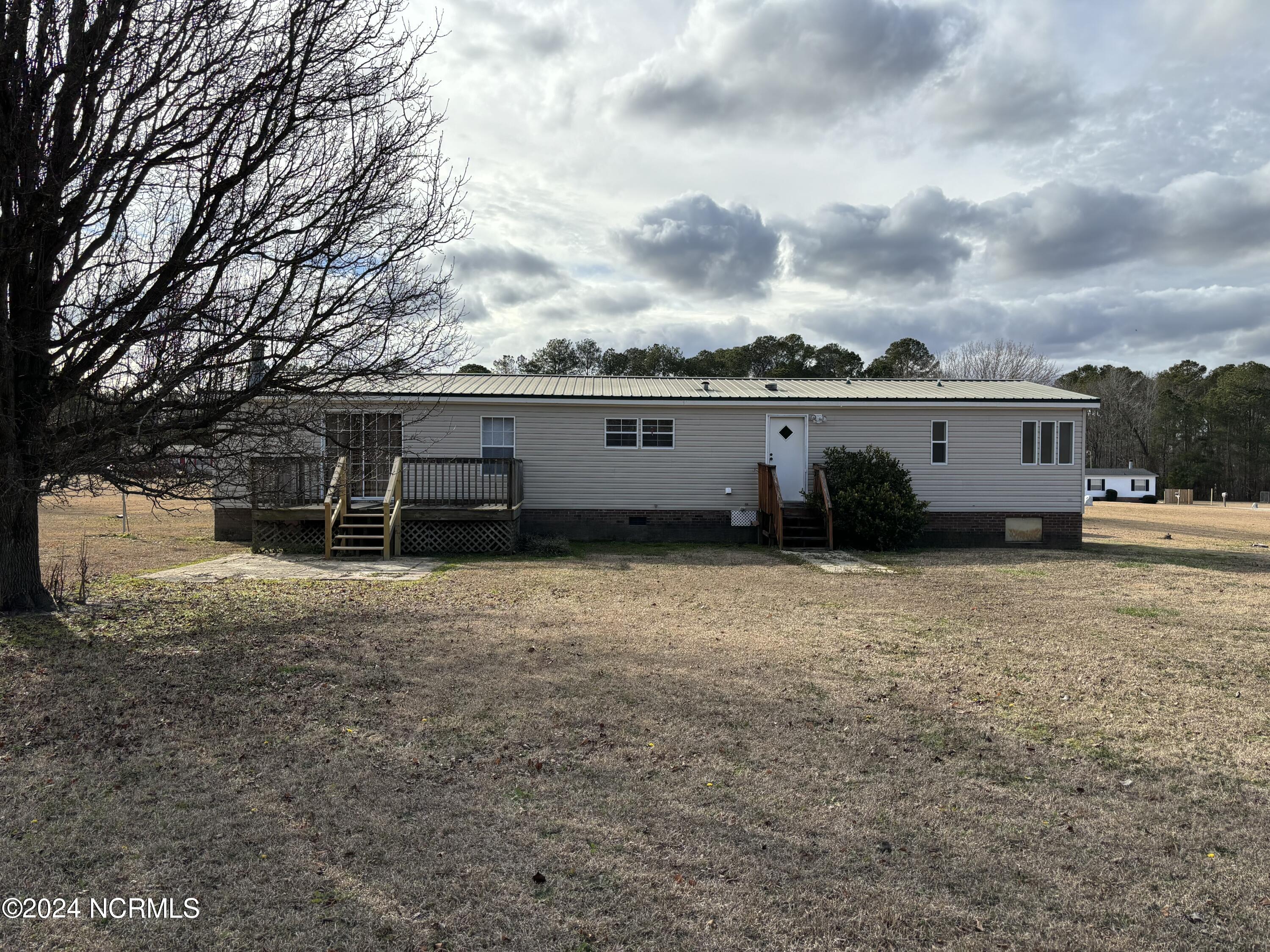 303 Stable Road Tarboro, NC 27886 - Photo 3 of 19 IMG_4669