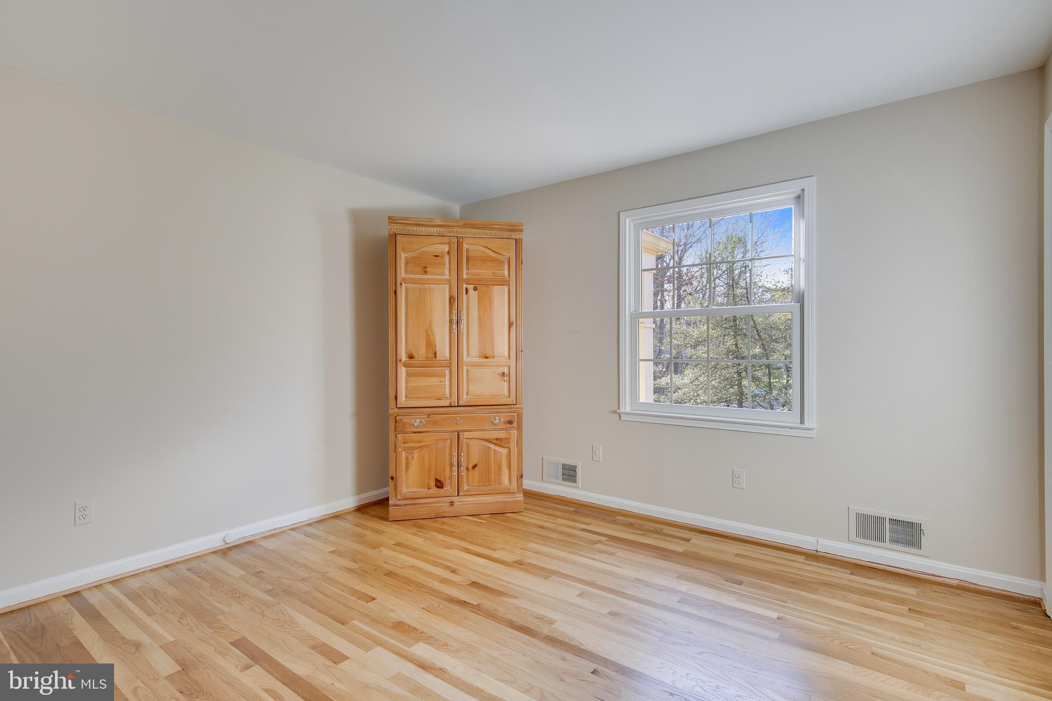12014 Canter Lane Reston, VA 20191 - Photo 19 of 41 3rd bedroom upstairs - nicely sized as well