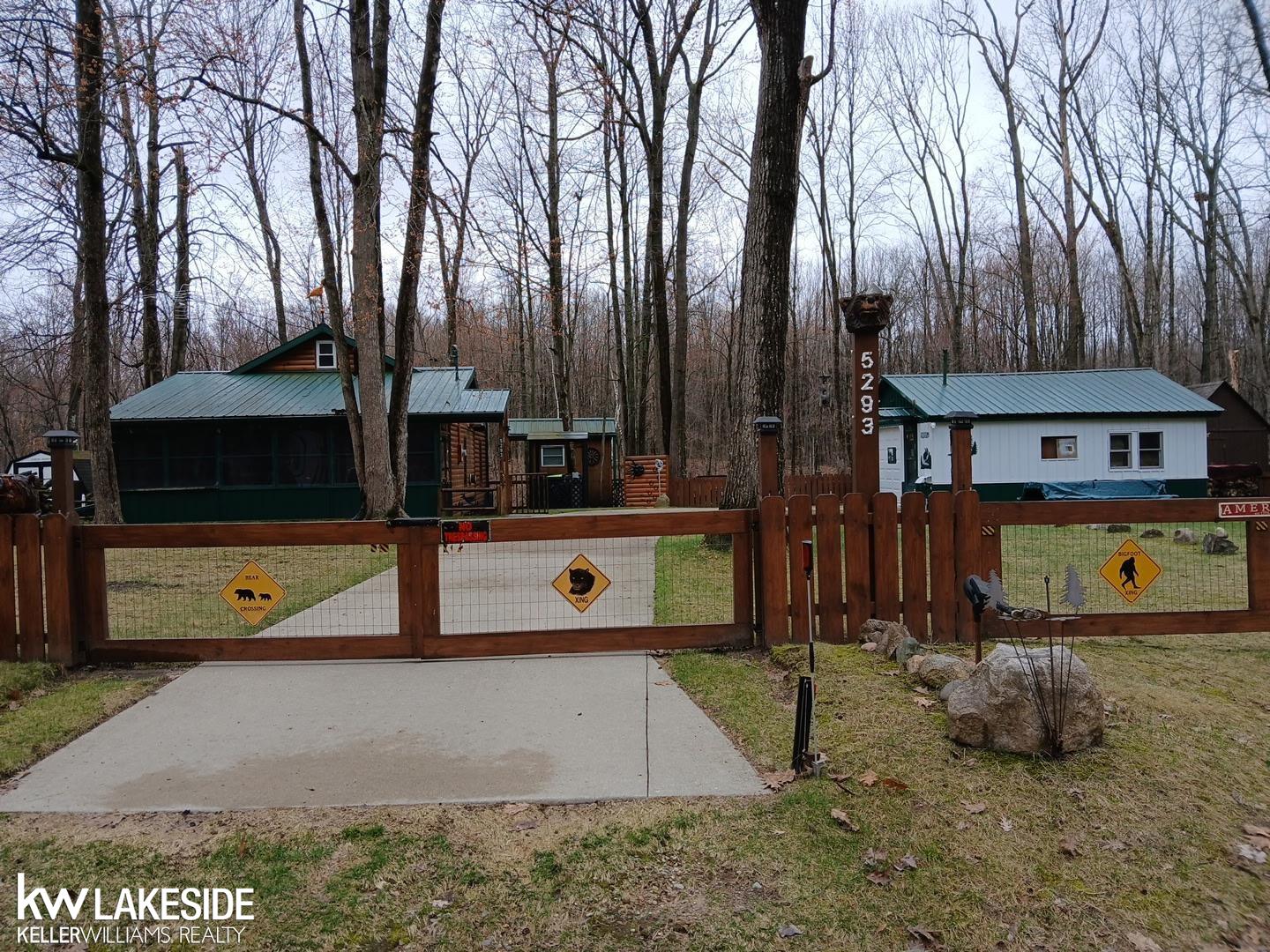 5293 Rose Street Gladwin, MI 48624 - Photo 1 of 30