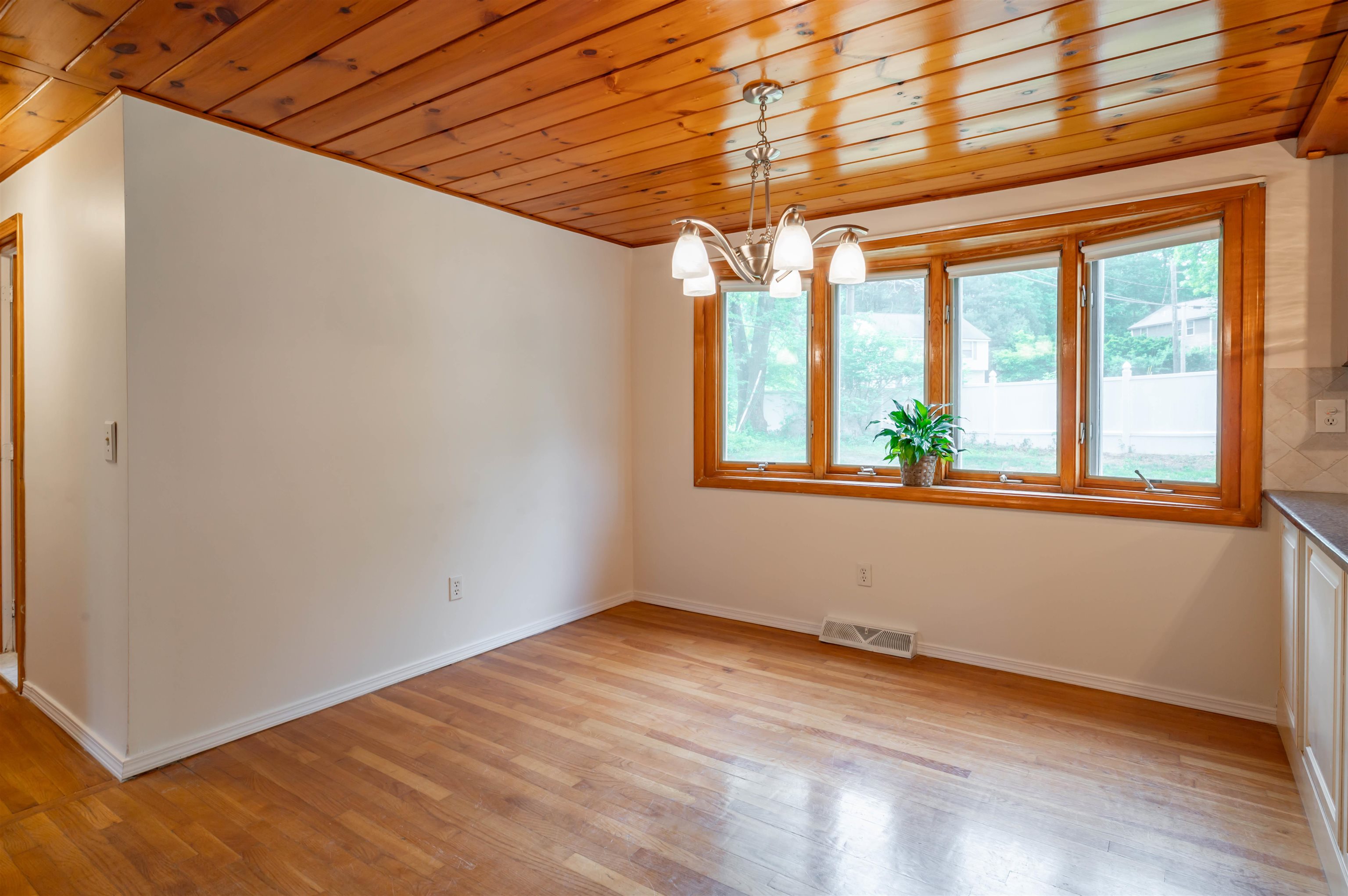192 Searles Road Nashua, NH 03062 - Photo 34 of 46