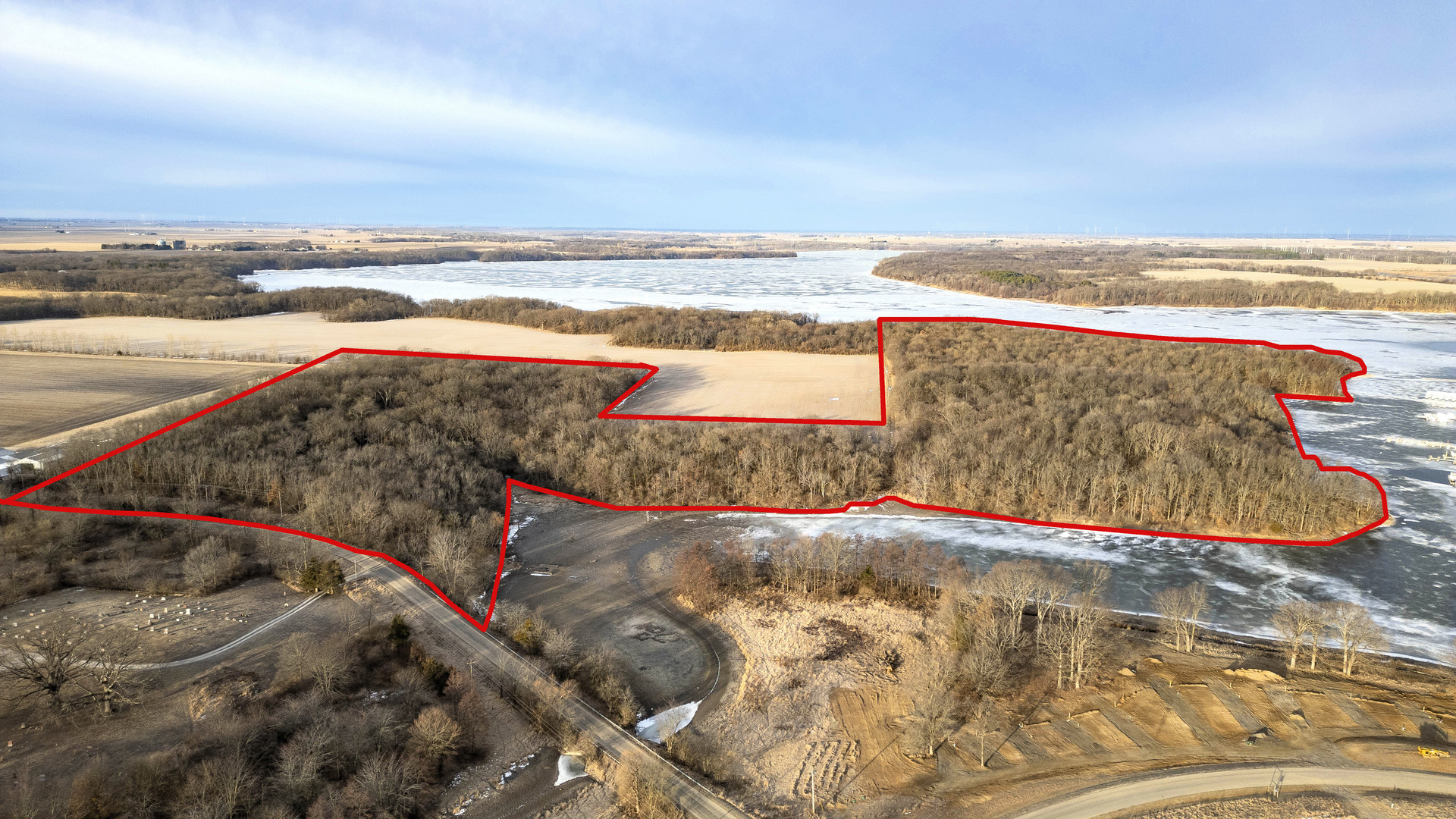 5751 White Pigeon Road Weldon, IL 61882 - Photo 2 of 29 a view of an ocean and beach