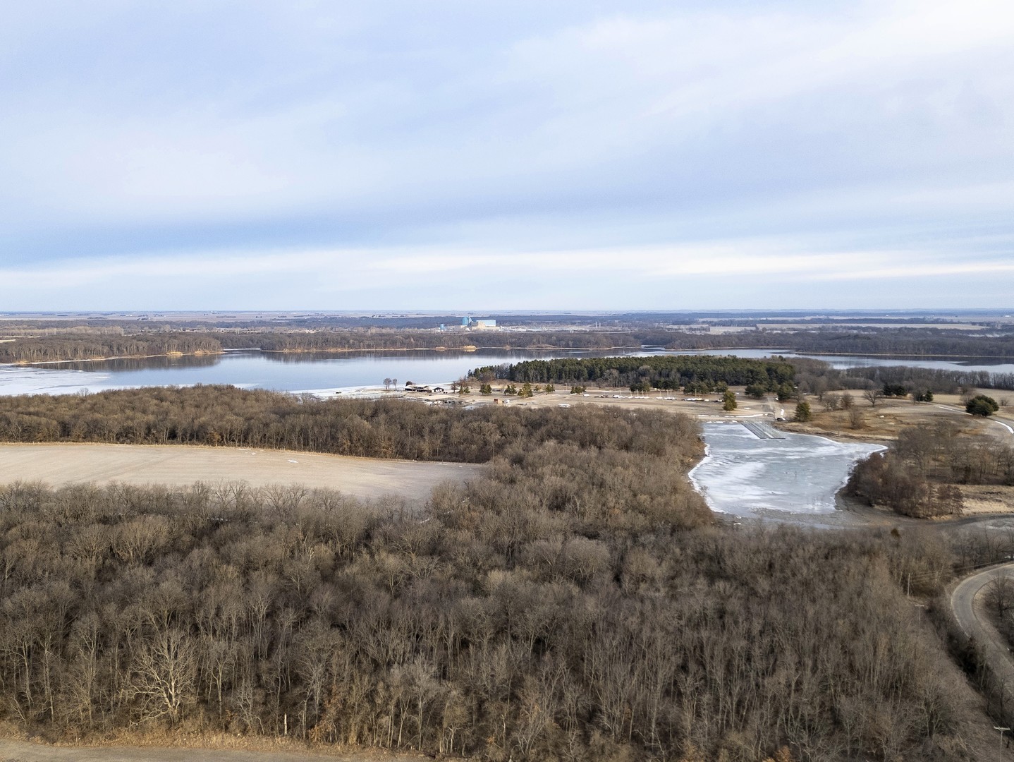 5751 White Pigeon Road Weldon, IL 61882 - Photo 6 of 29 a view of an ocean and mountain