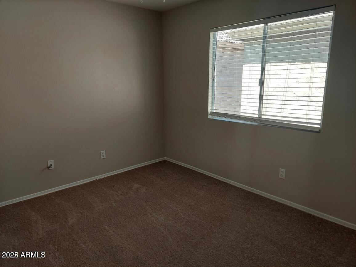 1505 East Chipman Road Phoenix, AZ 85040 - Photo 9 of 15 an empty room with a window