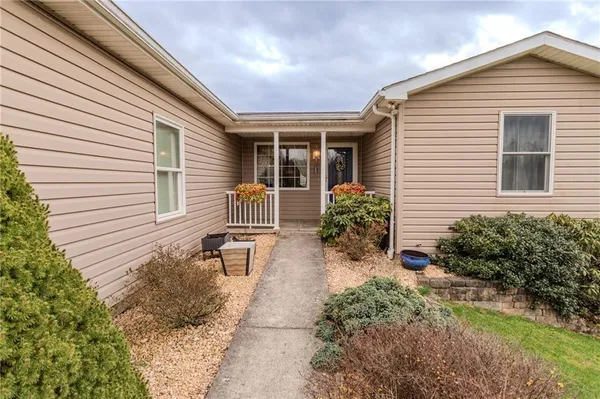 a view of a house with a yard