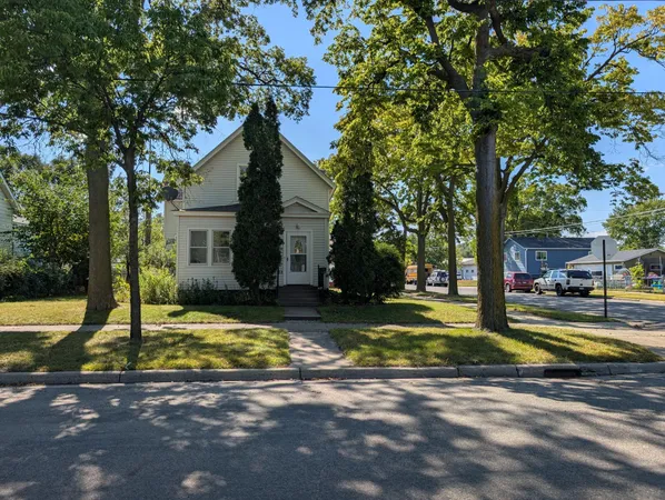 $300,000 | 427 16th Avenue North, St. Cloud, MN 56303