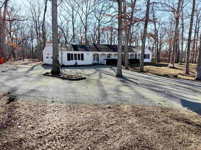 $329,900 | 3831 East State Highway, Altamont, IL 62461