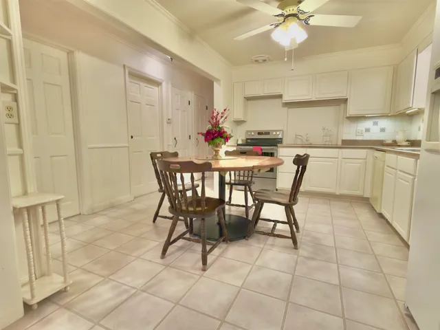 $329,900 | 3831 East State Highway, Altamont, IL 62461