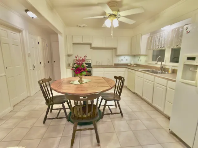 $329,900 | 3831 East State Highway, Altamont, IL 62461