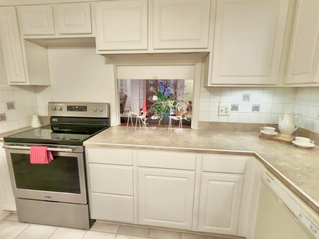 $329,900 | 3831 East State Highway, Altamont, IL 62461