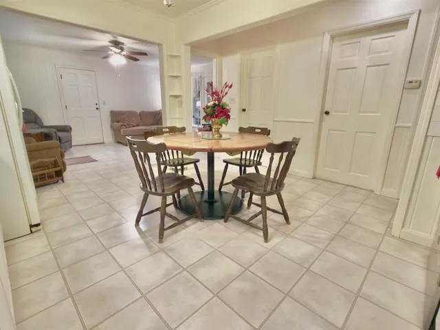 $329,900 | 3831 East State Highway, Altamont, IL 62461