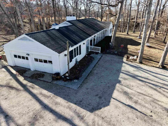 $329,900 | 3831 East State Highway, Altamont, IL 62461