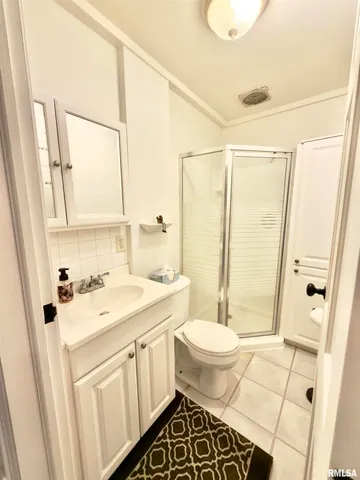 $329,900 | 3831 East State Highway, Shumway, IL 62461