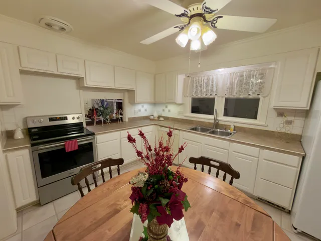 $329,900 | 3831 East State Highway, Altamont, IL 62461