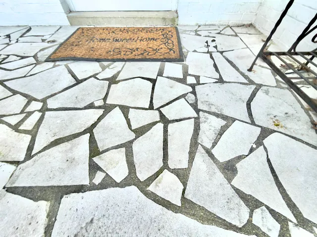 $329,900 | 3831 East State Highway, Altamont, IL 62461