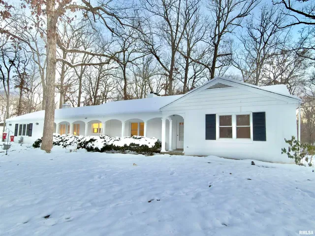 $329,900 | 3831 East State Highway, Shumway, IL 62461