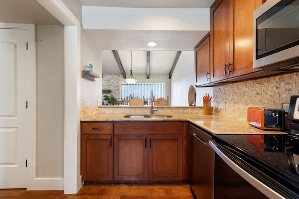 $269,000 | 402 Hi Stirrup, Unit E4, Horseshoe Bay, TX 78657