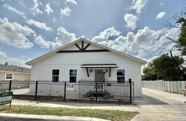 $1,500 | 207 Meridian Avenue, Unit 102, San Antonio, TX 78201