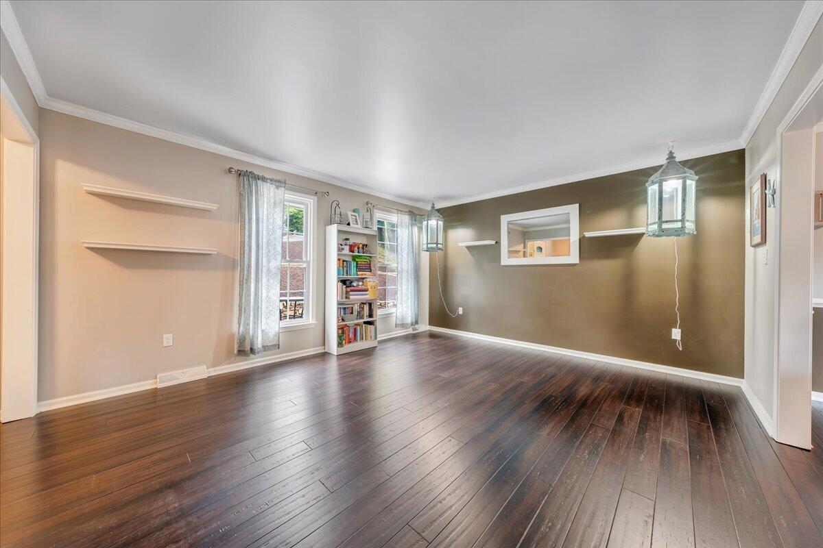 3702 Winding Way Road Southwest Roanoke, VA 24015 - Photo 10 of 80 010-MIB02177