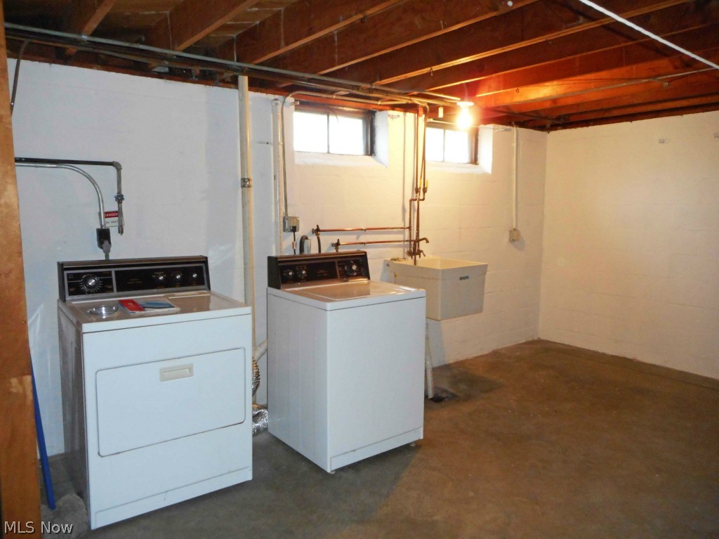 12311 Orme Road Garfield Heights, OH 44125 - Photo 9 of 12 Washer and Dryer stay.