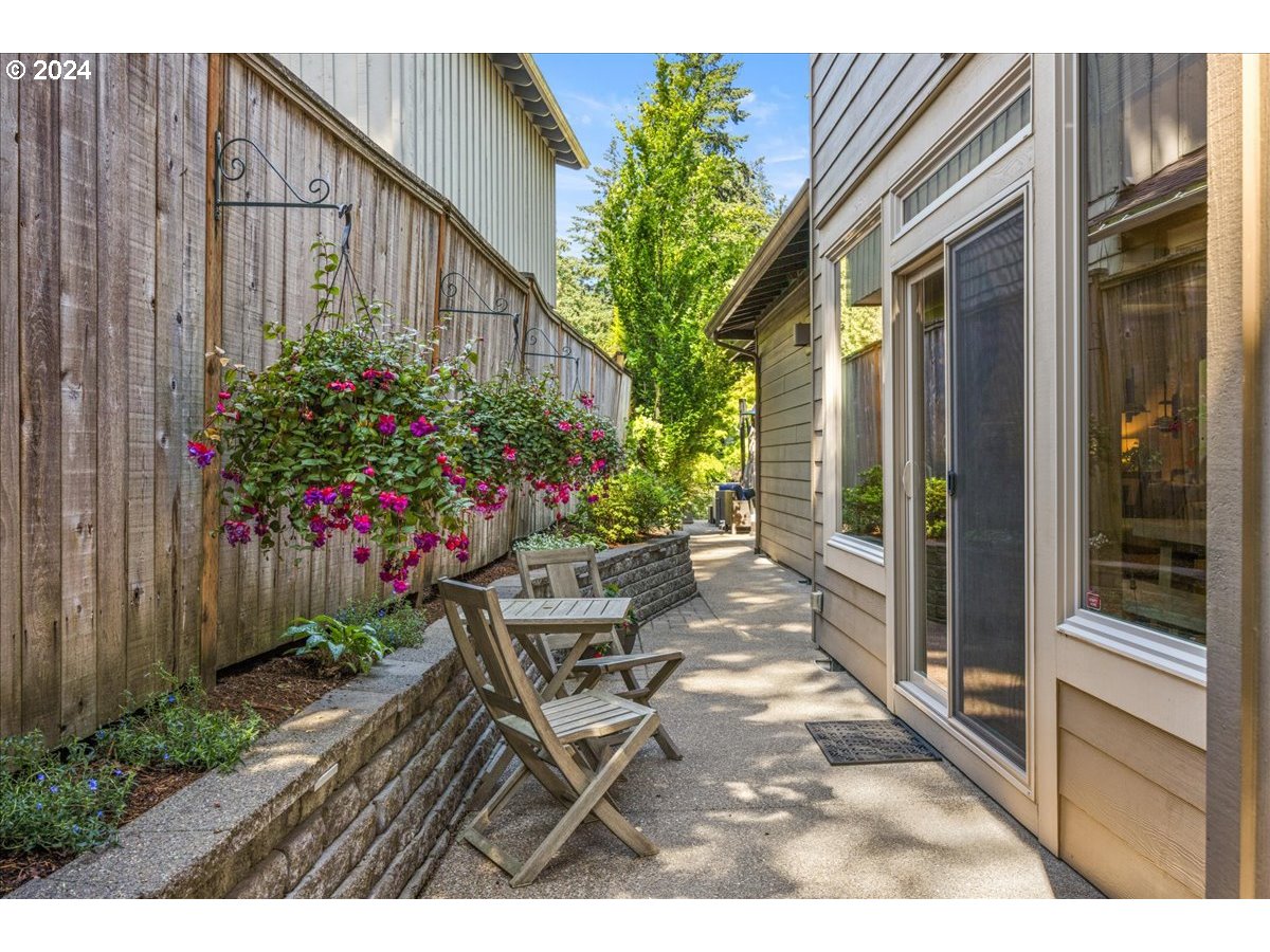 17129 Kelok Road Lake Oswego, OR 97034 - Photo 36 of 46 Gallery Image 36