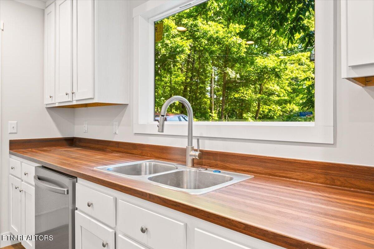 264 Rain Valley Road La Follette, TN 37766 - Photo 7 of 40 Kitchen