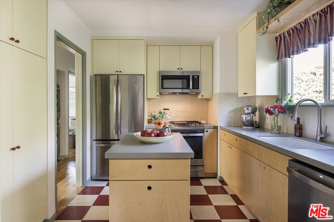 3510 Ferncroft Road Los Angeles, CA 90039 - Photo 12 of 32