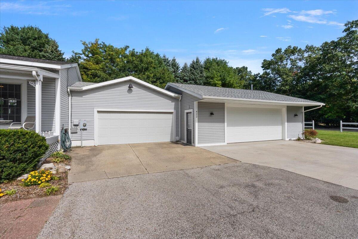 422 Randall Road Muskegon, MI 49441 - Photo 4 of 64 04-422 Randall Rd-4