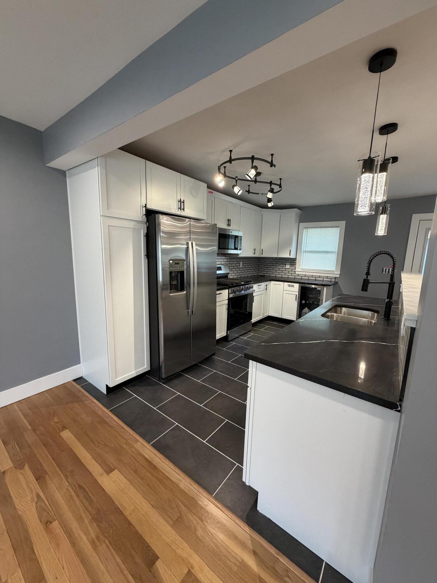 3941 Wirth Road Highland, IN 46322 - Photo 4 of 21 1500x2000