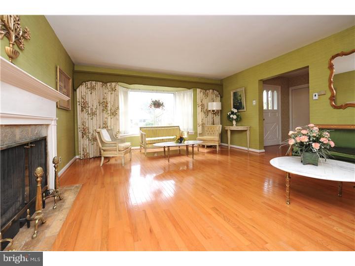 2050 Williamsburg Road Huntingdon Valley, PA 19006 - Photo 3 of 16 Living Room