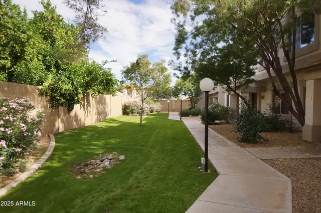 $1,995 | 4114 East Union Hills Drive, Unit 1012, Phoenix, AZ 85050